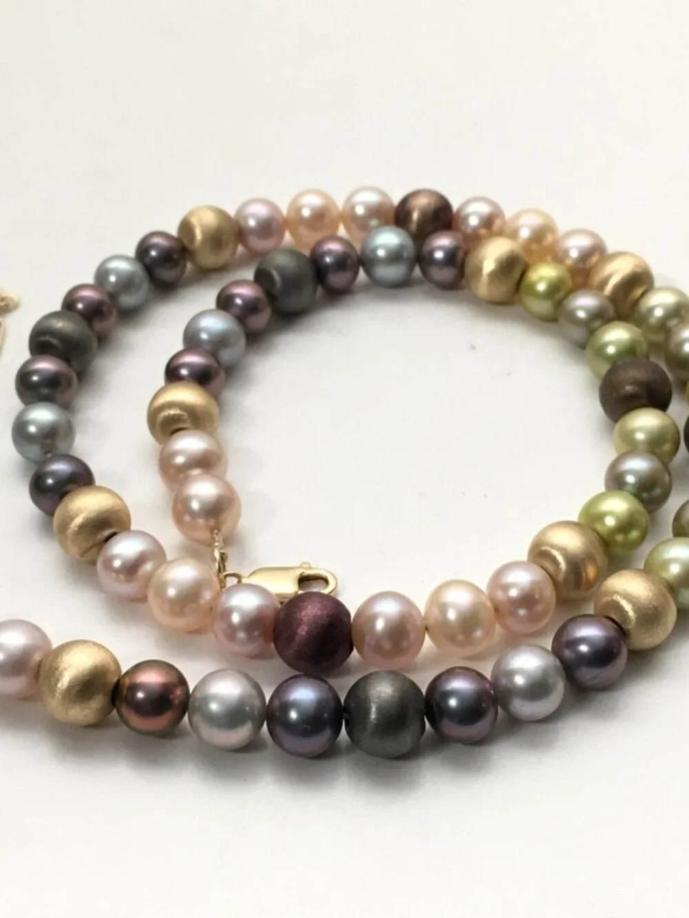 Unbrabded type necklace